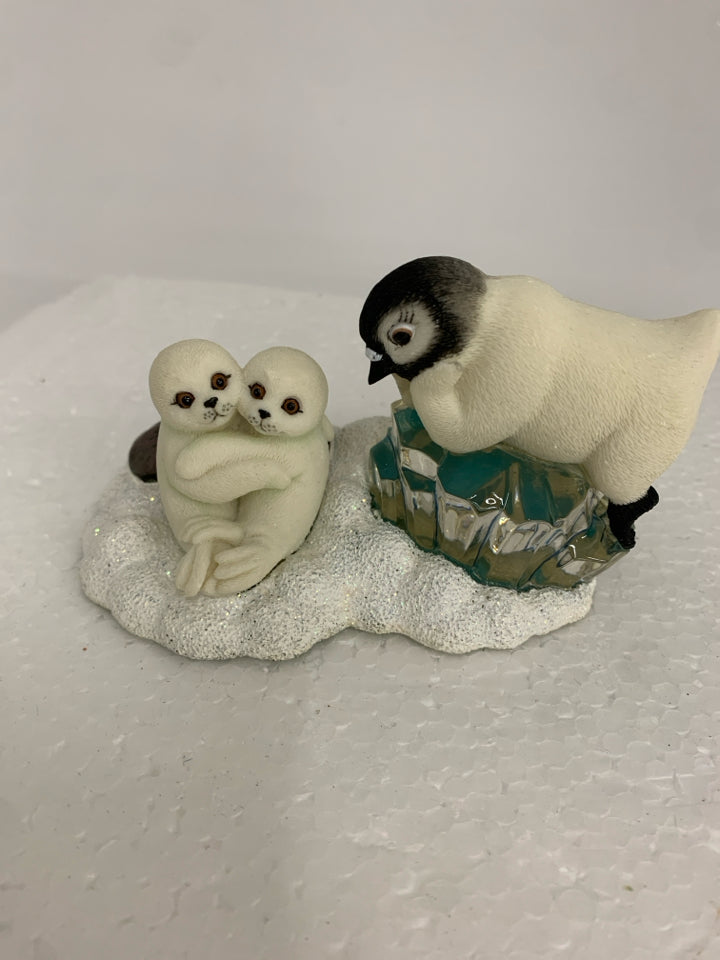 RESIN WHITE SEALS PENGUIN SITTING ON ICE POLAR PLAYMATES.