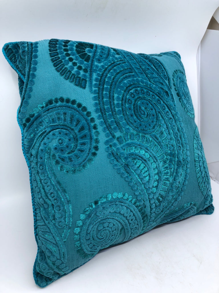 TEAL VELVET CIRCLE SWIRL DESIGN ACCENT PILLOW.