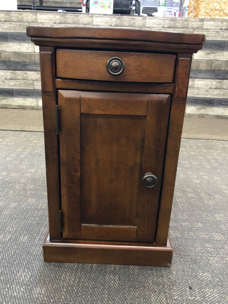 WOOD SIDE TABLE W/CUP HOLDER DRAWER SHELF & POWER STRIP.