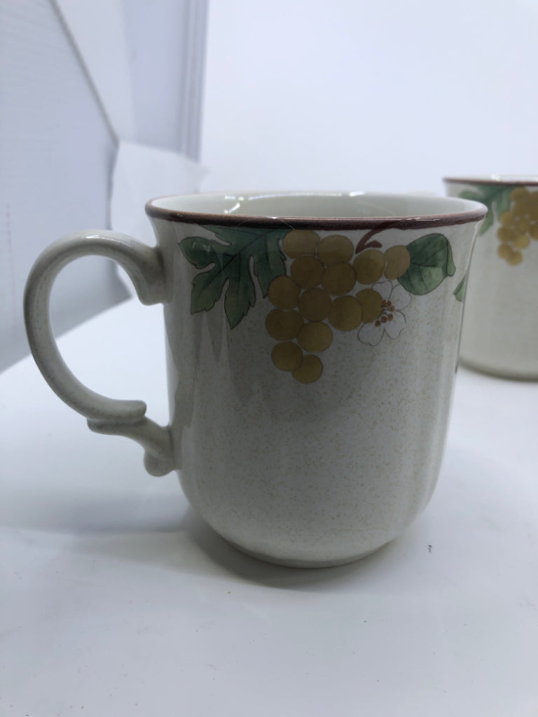 4 MIKASA FRUIT PANORAMA PATTERN MUGS.