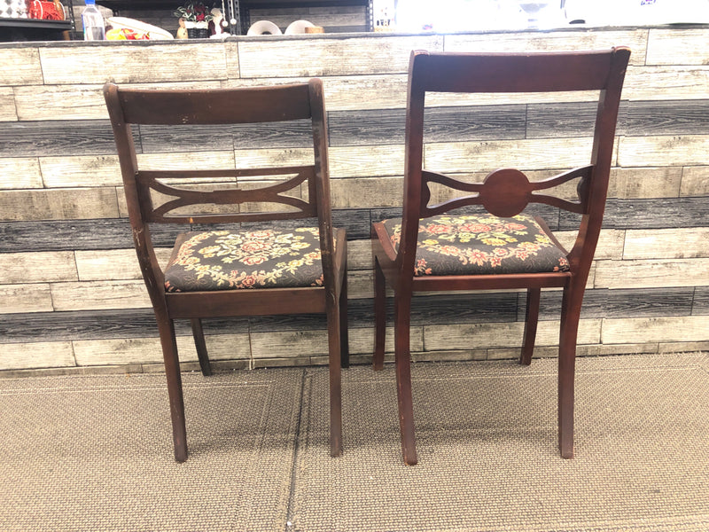 2 VTG DARK WOOD ACCENT CHAIRS W FLORAL CUSHION.