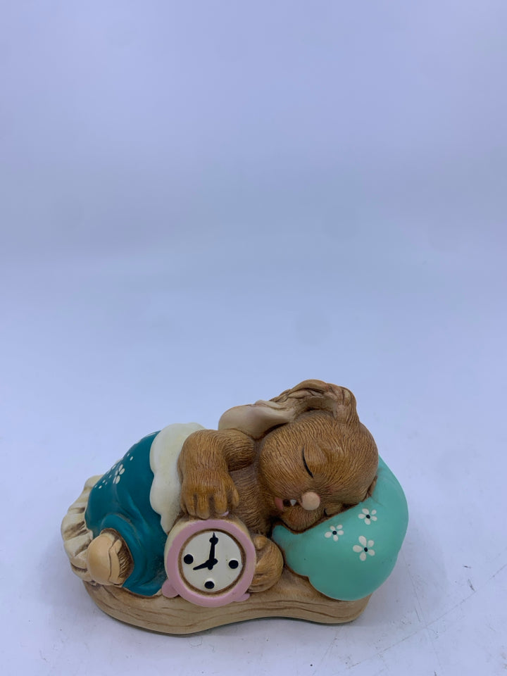 PENDELFIN "FORTY WINKS" BUNNY SLEEPING W CLOCK.