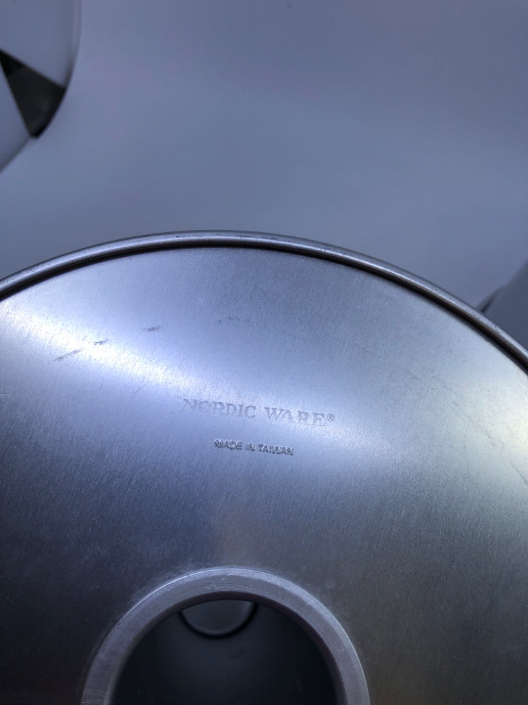 METAL 2PC BUNDT PAN.