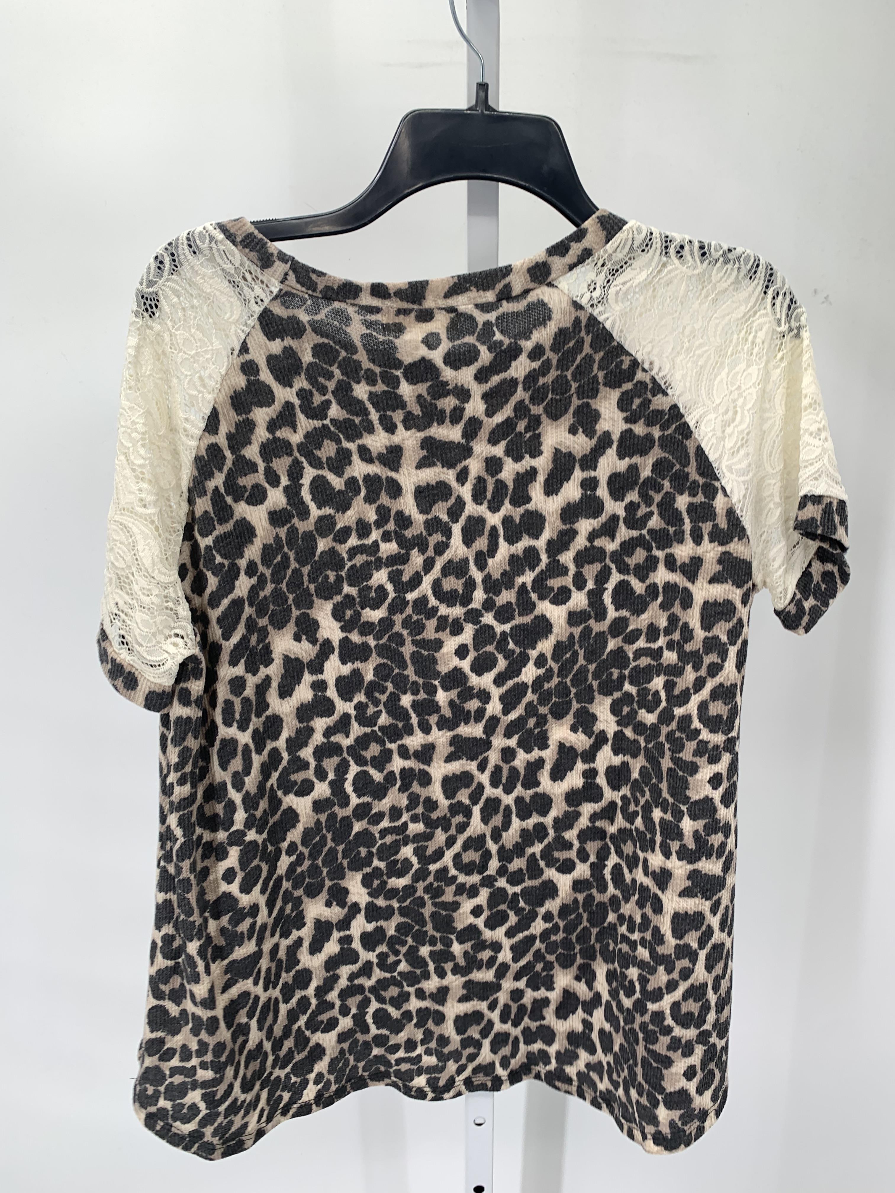 Size Medium Juniors Short Sleeve Shirt