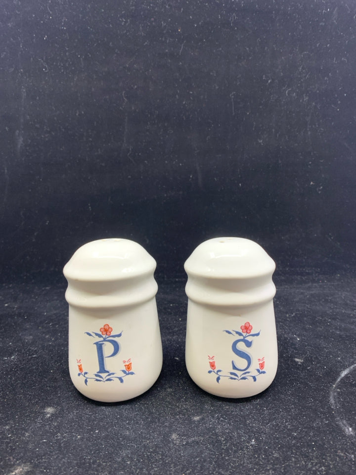 VTG PINK AND BLUE SALT AND PEPPER SHAKERS.