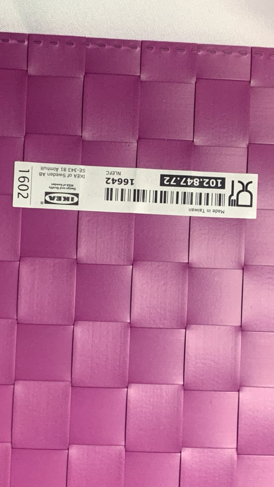 4 PLASTIC WOVEN PURPLE PLACEMATS.