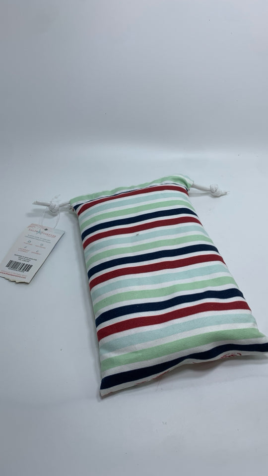 NIP REVERSIBLE MICROFIBER BEACH TOWEL/TOTE.