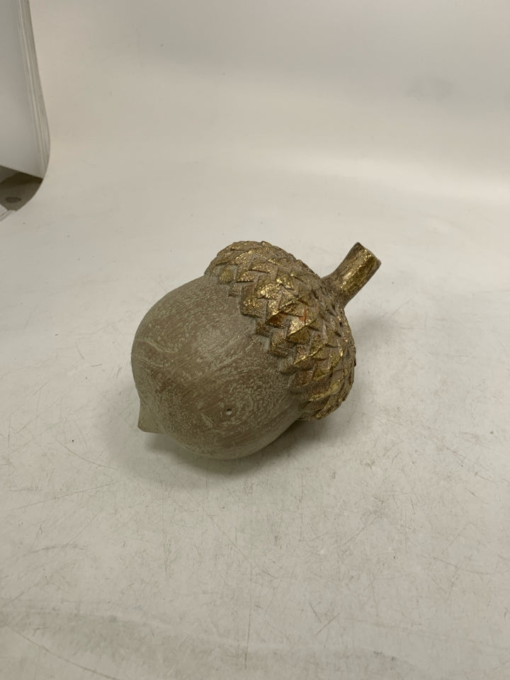 LIGHTWEIGHT RESIN ACORN W/ GOLD TOP.