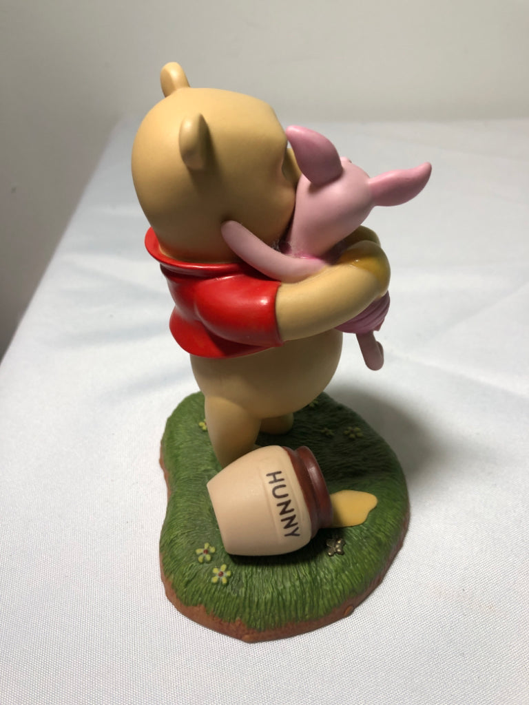 WINNIE THE POOH AND PIGLET FIGURE.