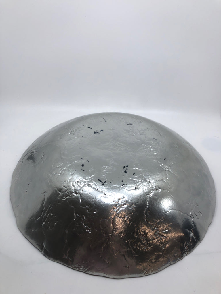 BLUE/CLEAR GLASS CENTERPIECE BOWL W/WAVY EDGE.