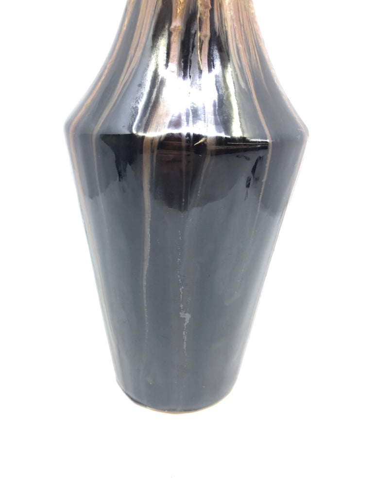 LIGHT BROWN/DARK BROWN LONG NECK VASE.