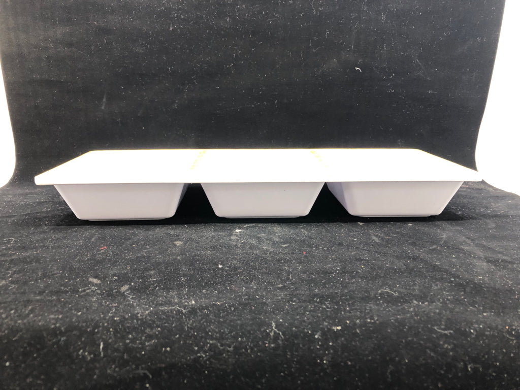 WHITE PLASTIC DIVIDED SERVING DISH.