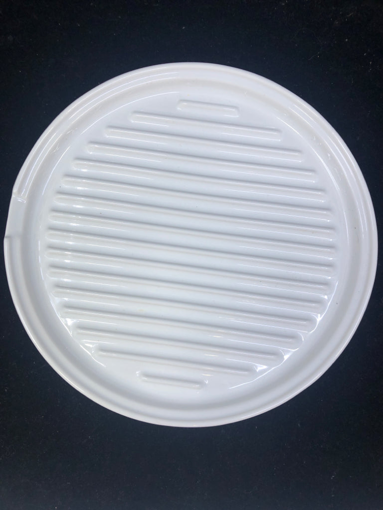 WHITE CERAMIC BACON COOKER PLATE.