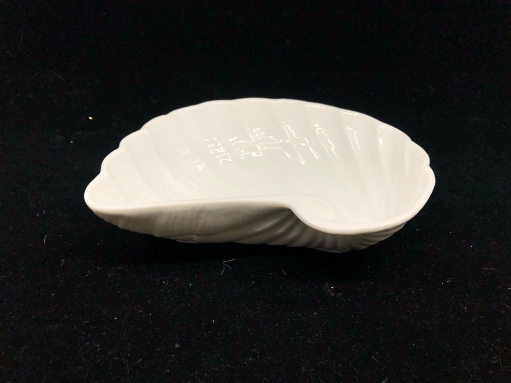 WHITE SHELL BOWL.