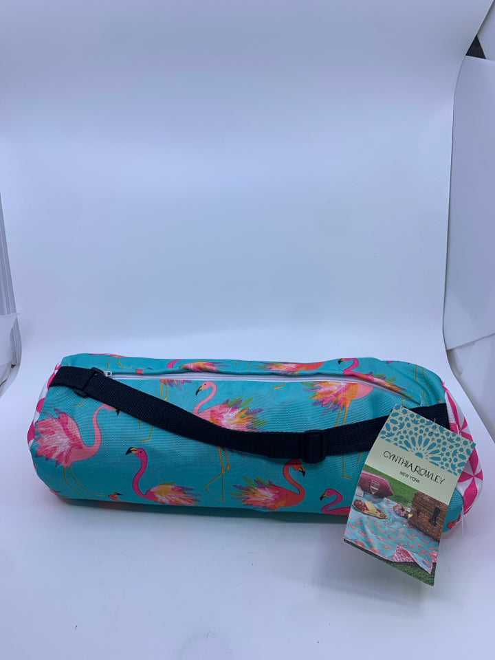 NIP CYNTHIA ROWLEY FLAMINGO OUTDOOR PICNIC BLANKET W/ CASE.