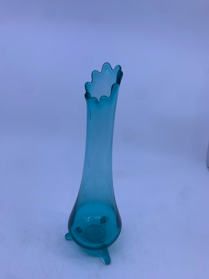 VTG TEAL FOOTED SWUNG VASE.