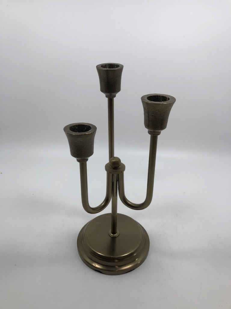 GOLDEN METAL 3 CANDLE HOLDER.