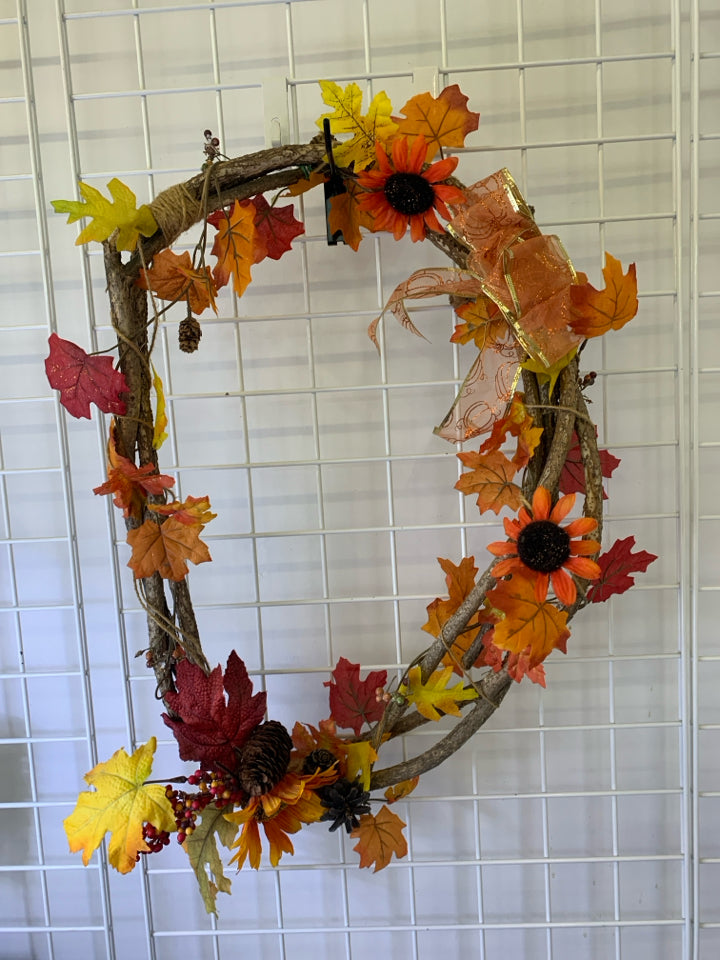 TWIG W FAUX LEAVES WREATH.