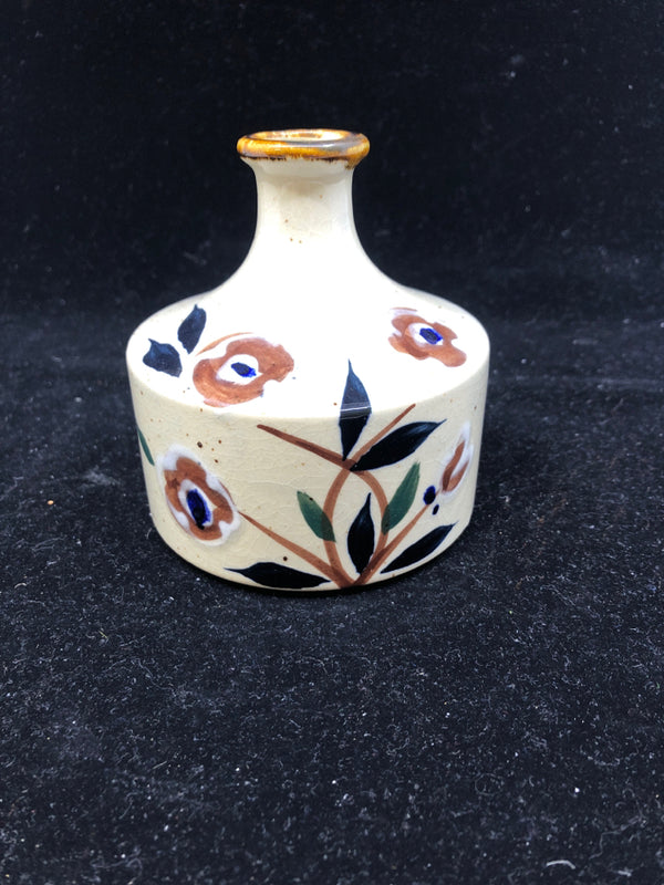 POTTERY CREAM WITH FLORAL PAINTING BUD VASE.