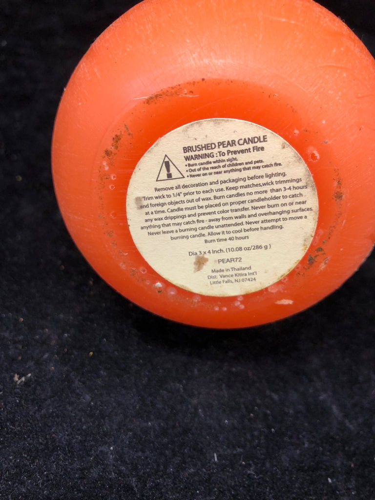 NWT ORANGE PEAR CANDLE.
