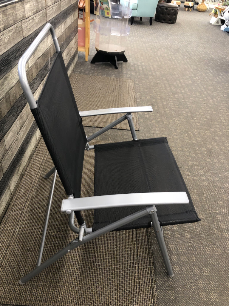 BLACK MESH FOLDING OUTDOOR CHAIR.
