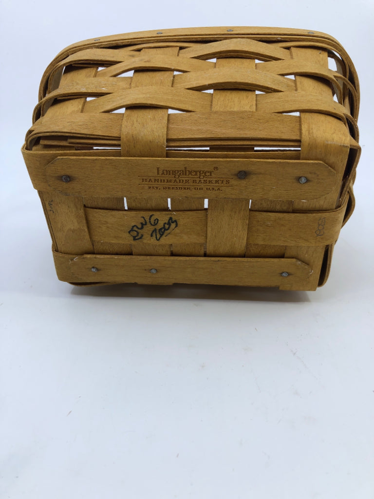 2003 SMALL RECTANGLE BASKET W LEATHER HANDLES.