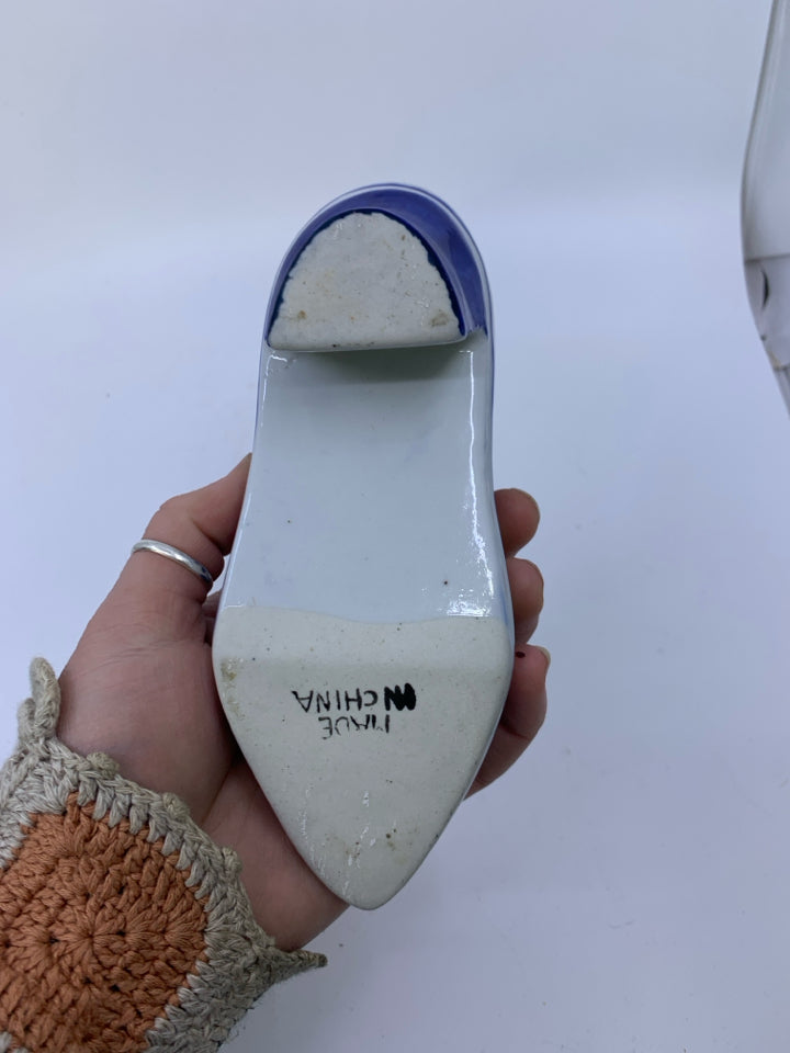 BLUE/WHITE HIGH HEEL SHOE PLANTER.