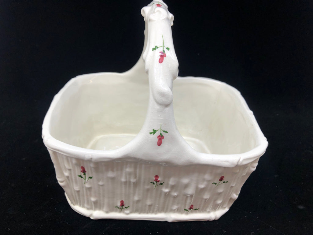 VTG WHITE BASKET PLANTER W/ SMALL FLOWERS.