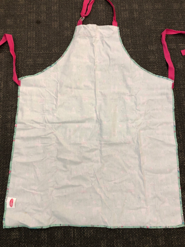 MILLY GREEN EUROPE THEMED APRON.