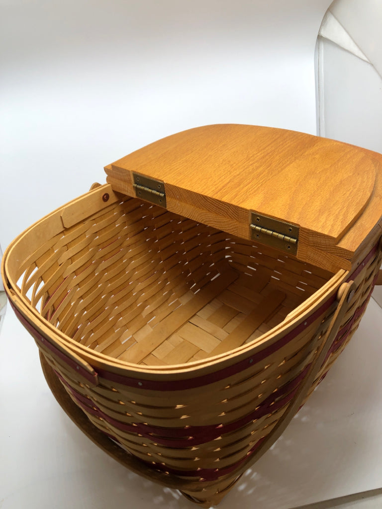 2000 LARGE RED/TAN WOVEN BASKET W/WOOD HANDLE/LID.
