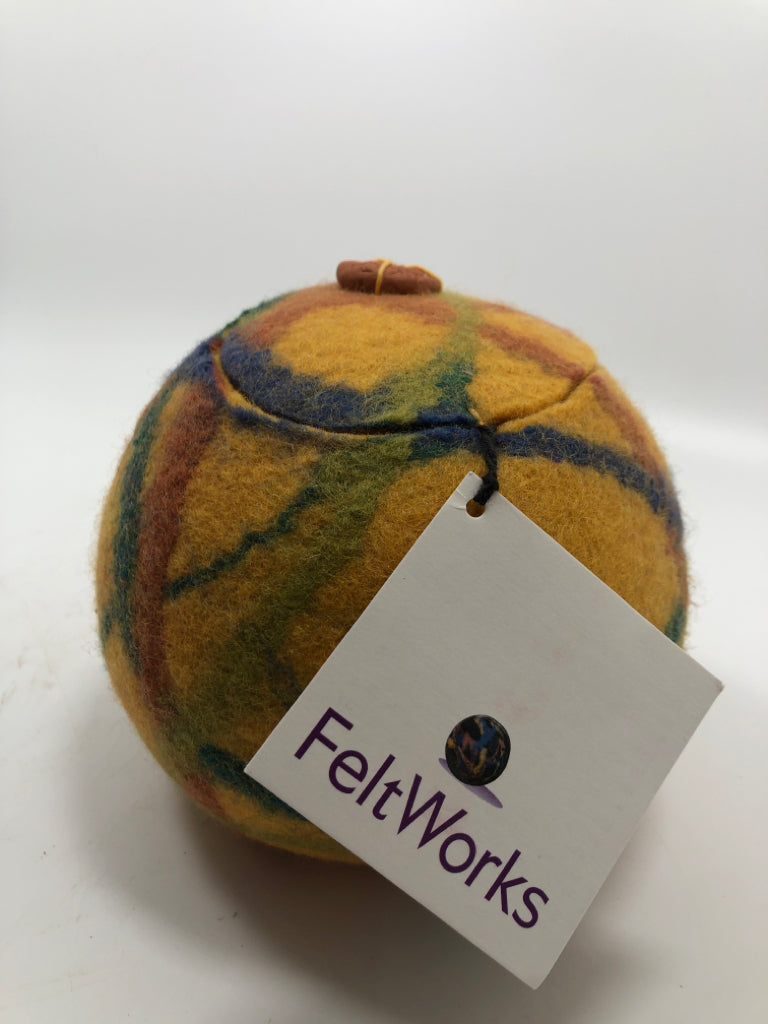 NWT FELT WORKS COLORFUL CONTAINER.