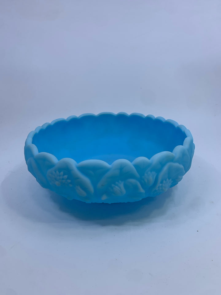 VTG BLUE FENTON SERVING BOWL W/ SCALLOP EDGE.