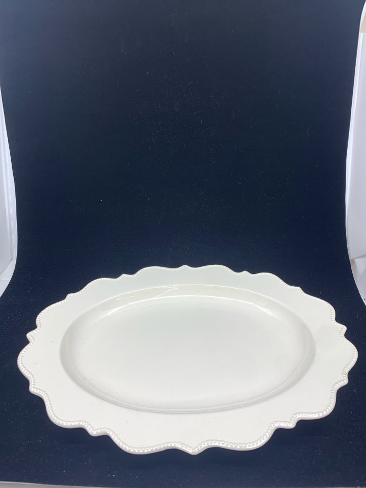 WHITE WAVY EDGE SERVING DISH.