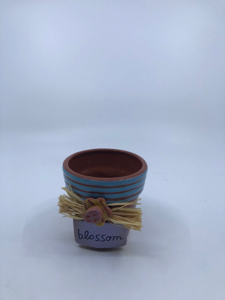 POTTERY SMALL "BLOSSOM" PLANTER.