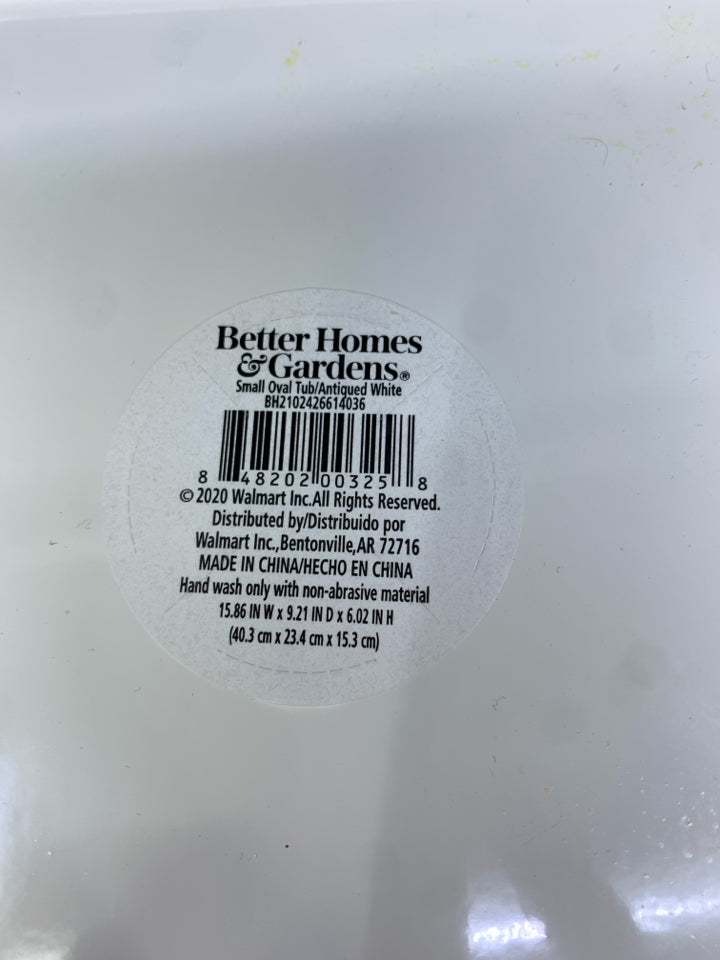 METAL CREAM W DOTS BASKET.