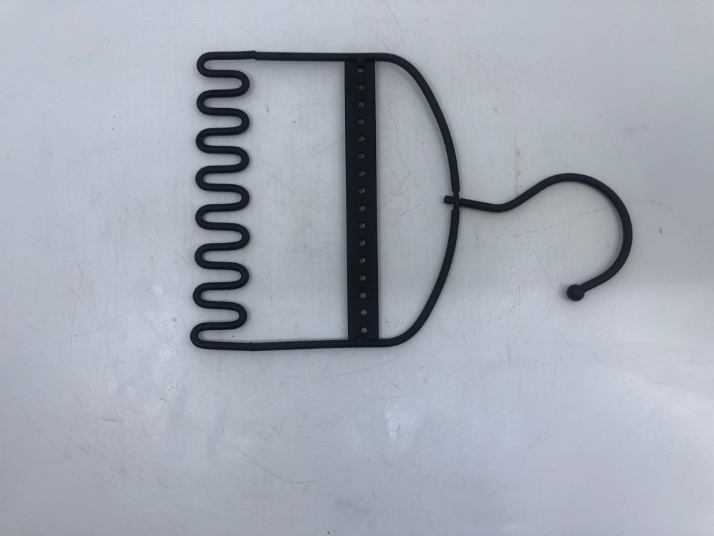 BLACK METAL HANGING JEWELRY HOLDER.
