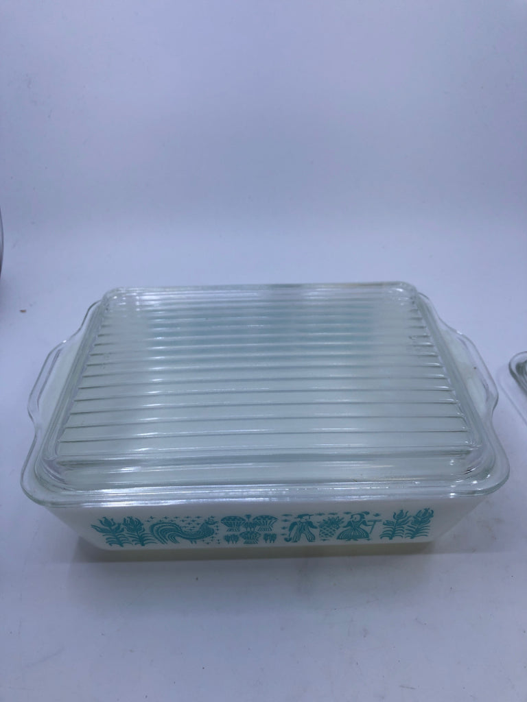 VTG PYREX AMISH BUTTERPRINT FRIDGE DISH W LID.