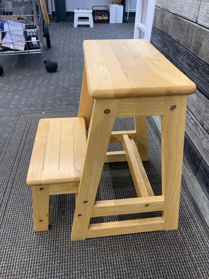 LT WOOD FOLDING STEP STOOL.