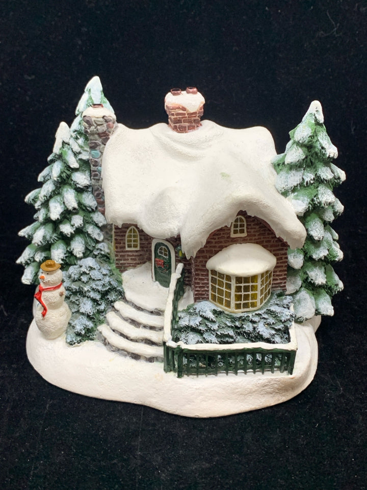 THOMAS KINKADE LIGHT UP "A VILLAGE CHRISTMAS" HOUSE.
