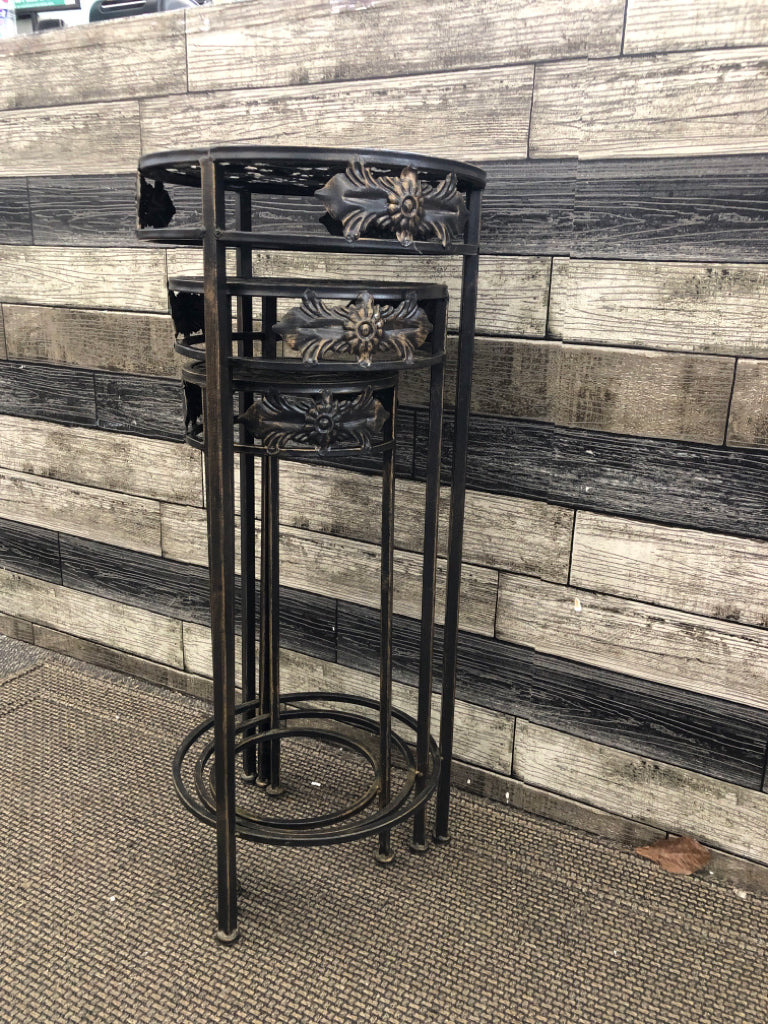 3 METAL NESTING PLANT STANDS.