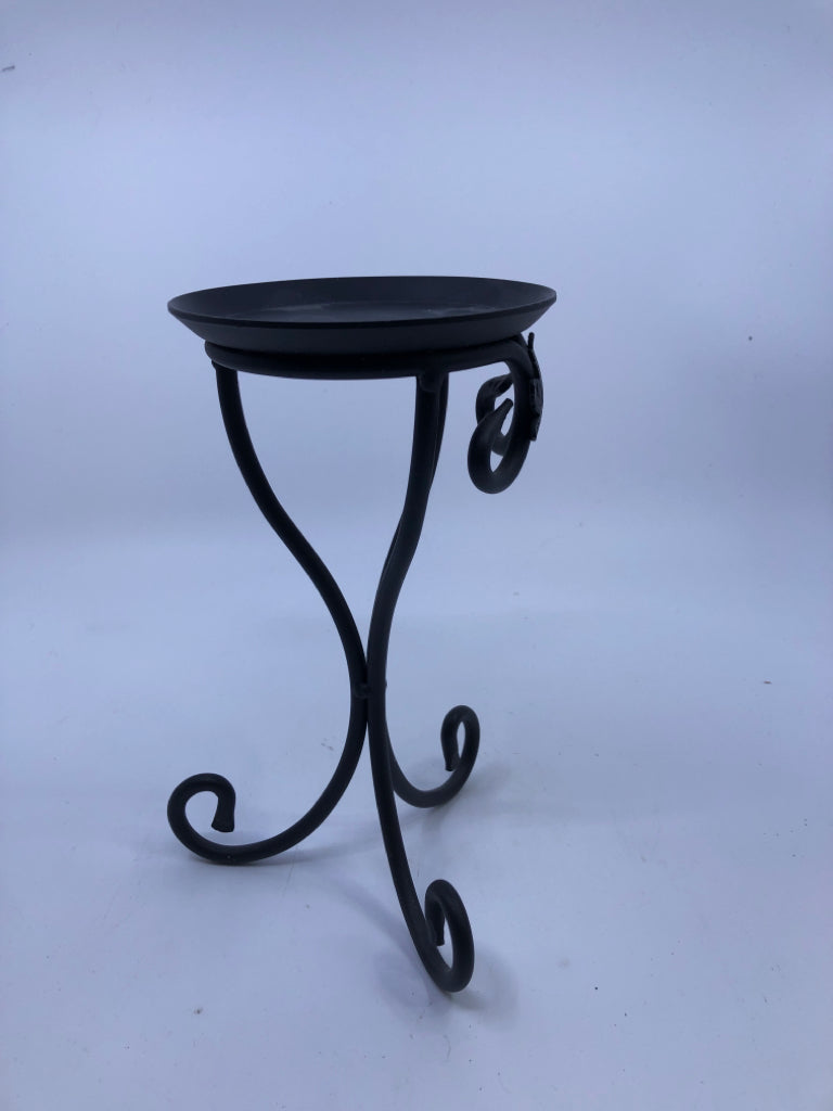 BLACK SCROLL LONGABERGER PILLAR CANDLE HOLDER.