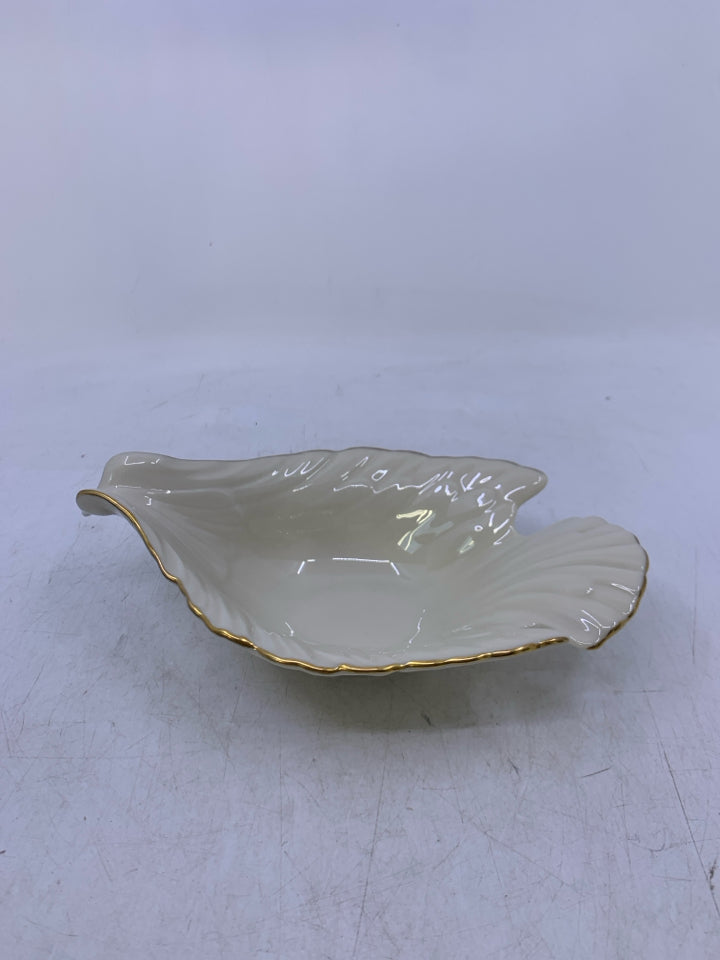 DOVE SHAPED CANDY DISH W/ GOLD DETAILS.