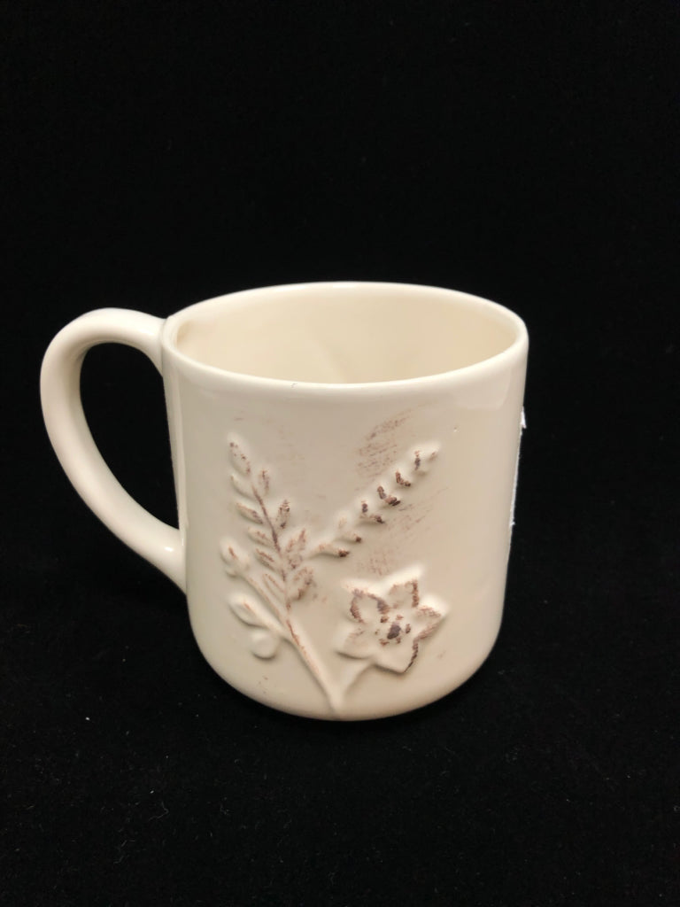 DISTRESSED-STYLE FLORAL CERAMIC MUG.