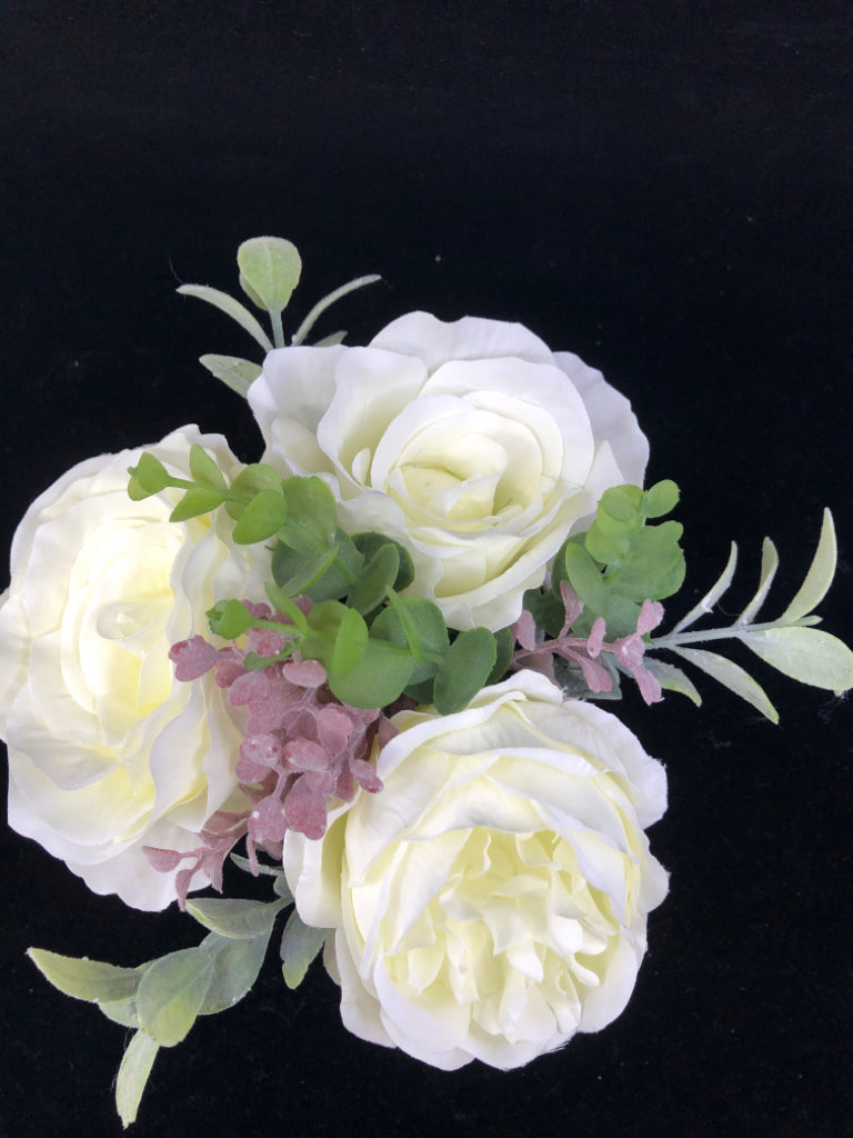 WHITE TEXTURED VASE W/BOUQUET.