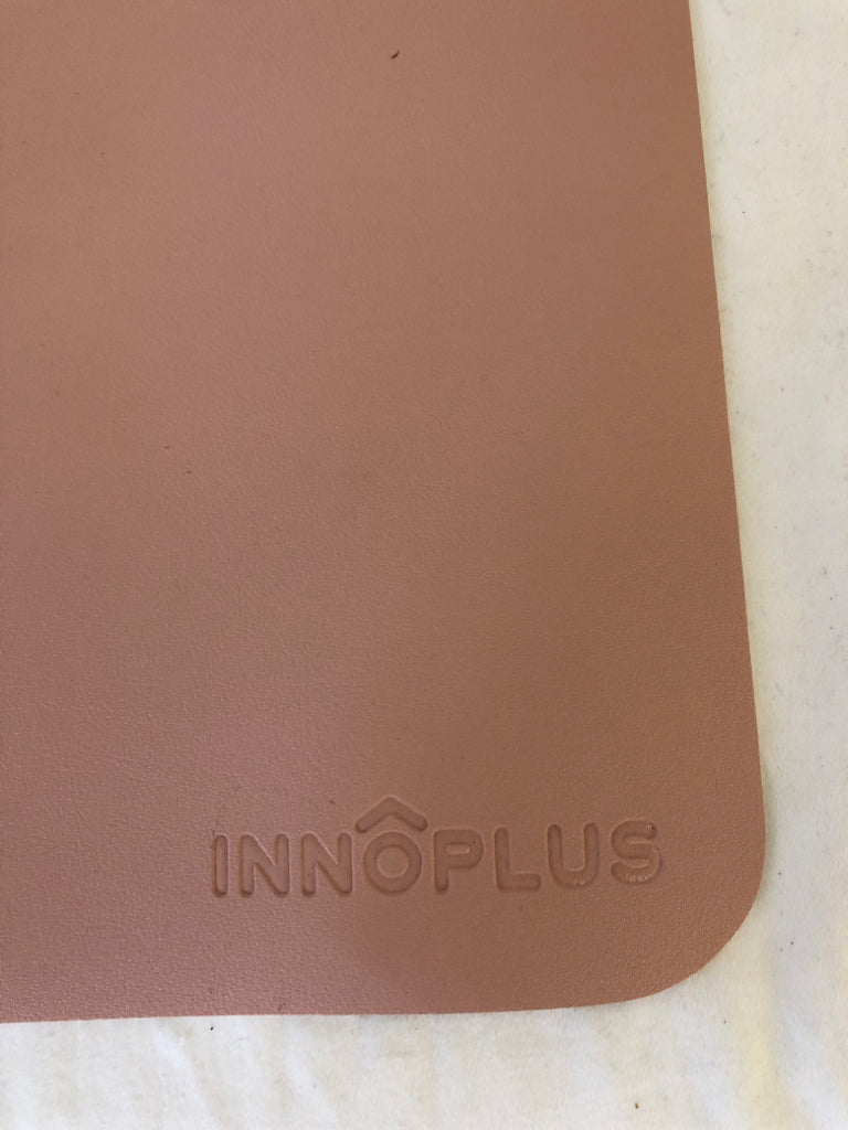 PALE PINK DESK MAT-INNOPLUS.