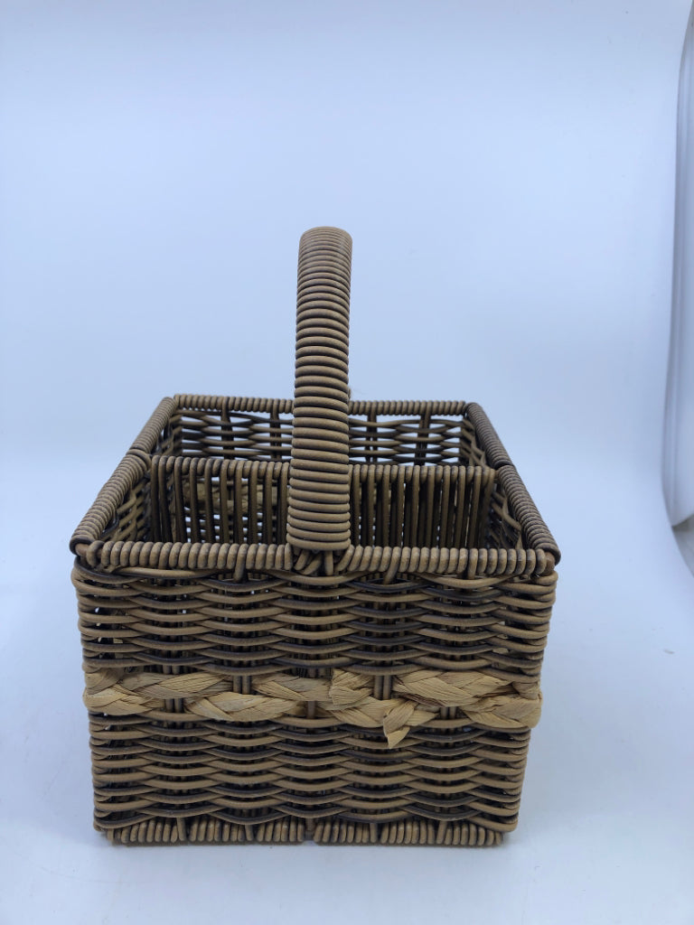 DIVIDED WICKER BASKET W HANDLE.