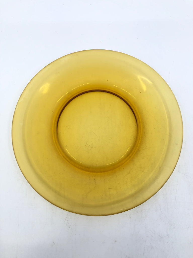 6 AMBER GLASS LUNCH PLATES.