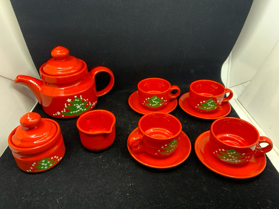 WAECHTERSBACH 11 PC COFFEE SET RED W/ CHRISTMAS TREE.