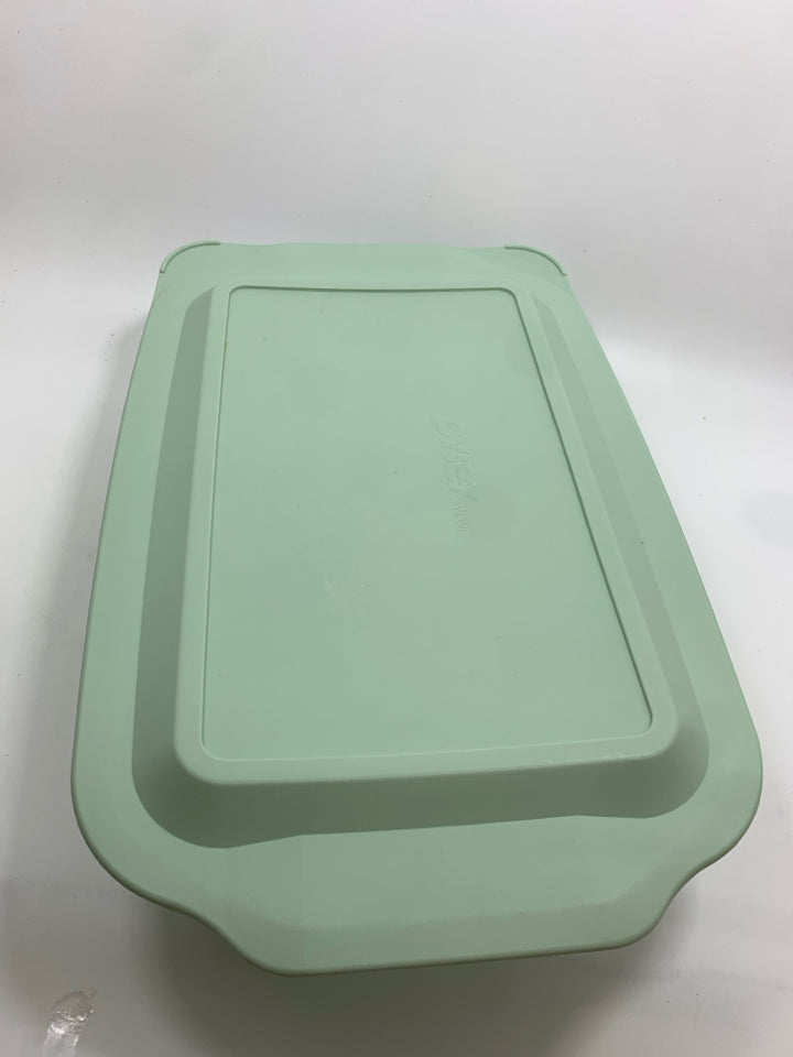 GLASS PYREX BAKING DISH W/TEAL PLASTIC LID.