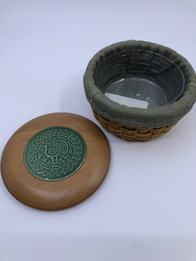 SMALL ROUND BASKET W GREEN AND PLASTIC LINER WOOD ROSTER LID.